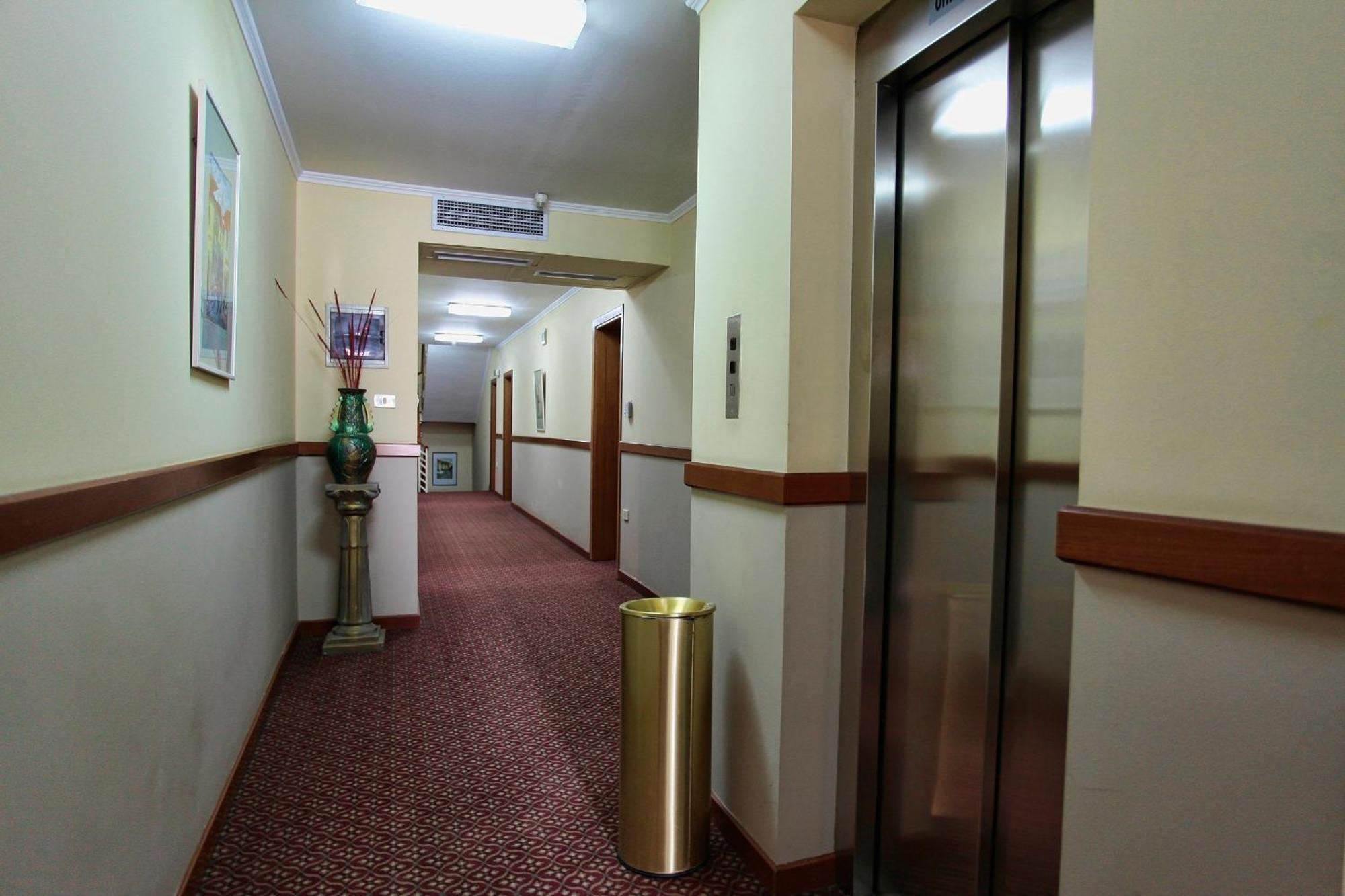 Hotel Regency كورتشي المظهر الخارجي الصورة